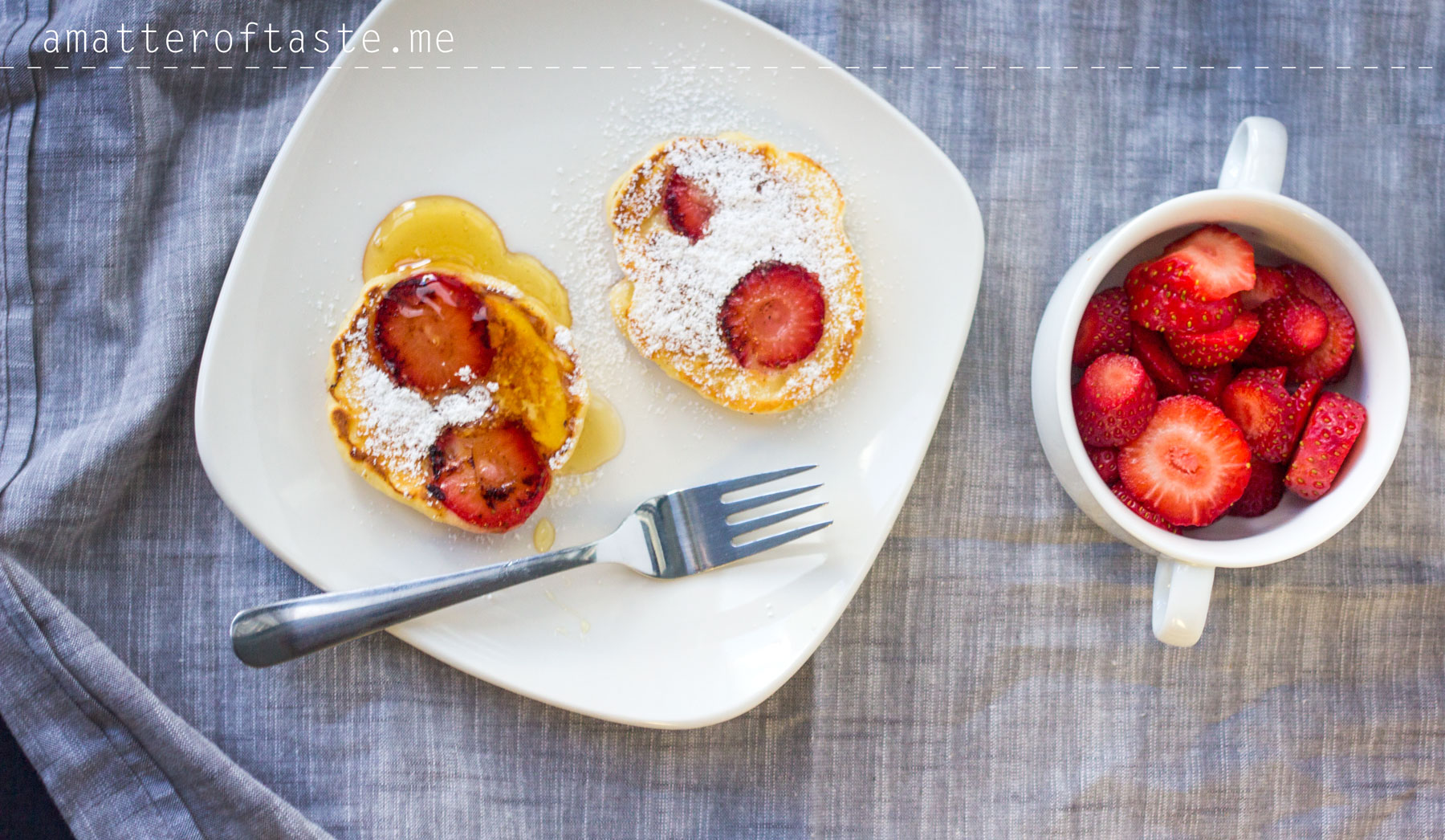 yoghurt_pancakes with strawberries