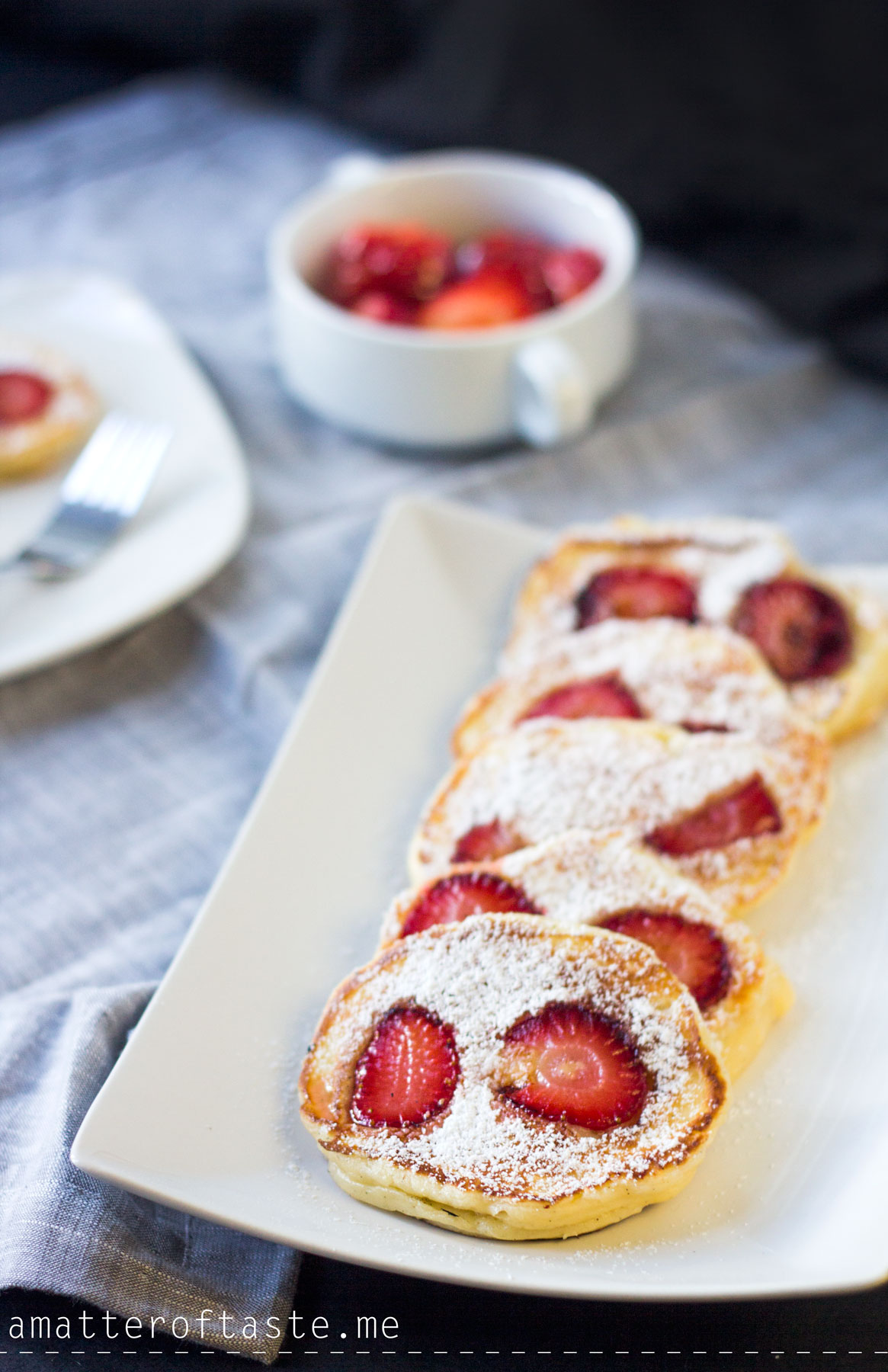 yoghurt_pancakes with strawberries