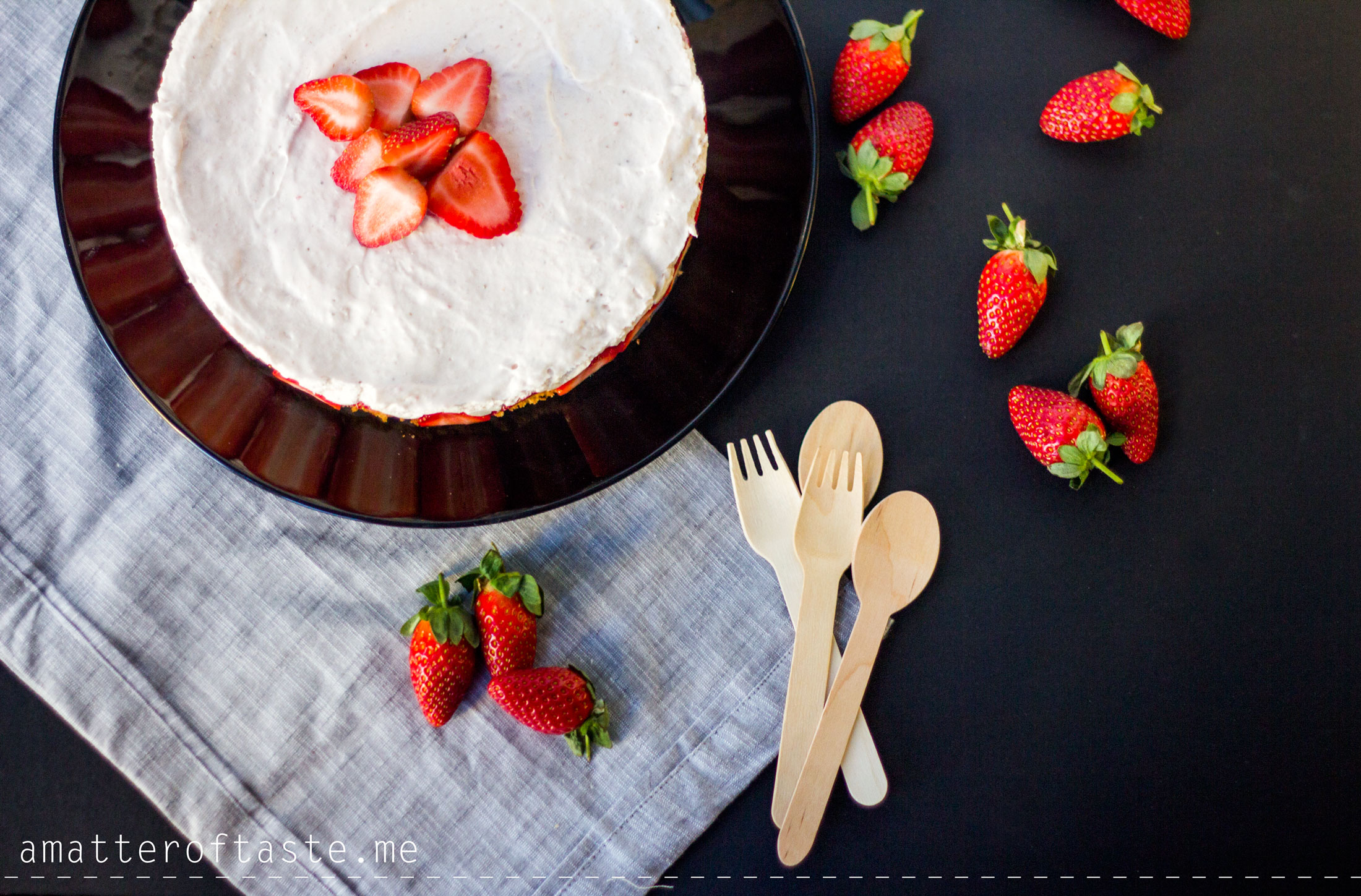 strawberry mousse cake