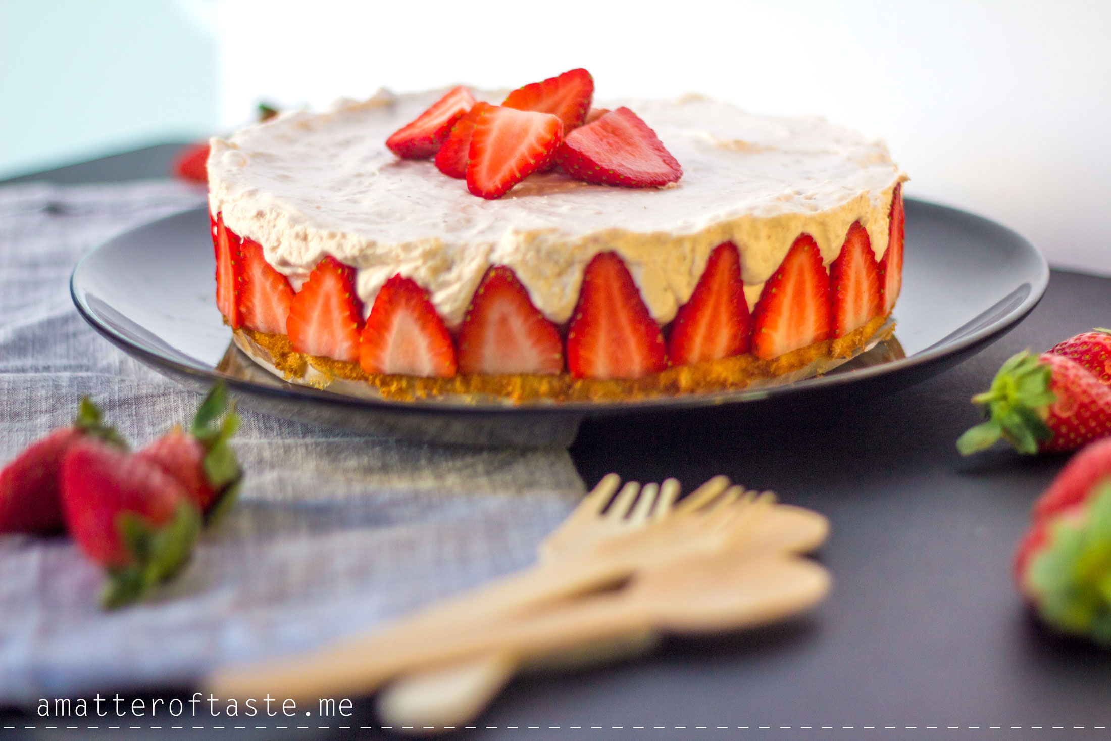 strawberry mousse cake