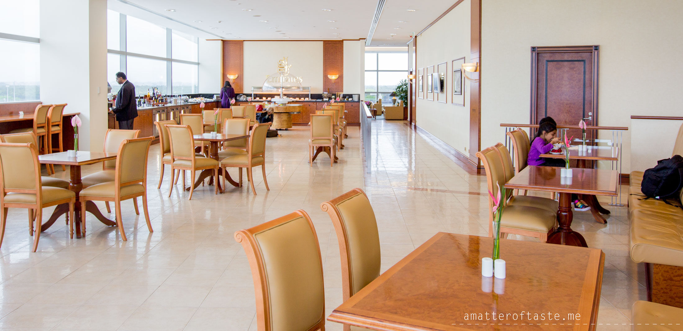 emirates A380 and brisbane lounge experience