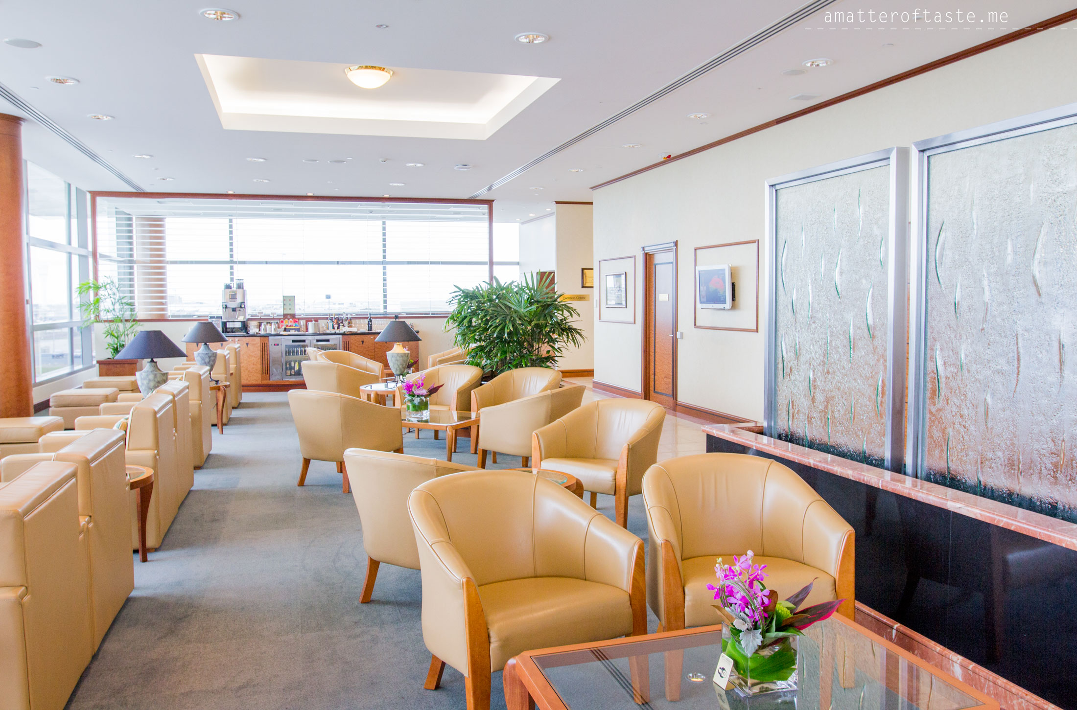 emirates A380 and brisbane lounge experience